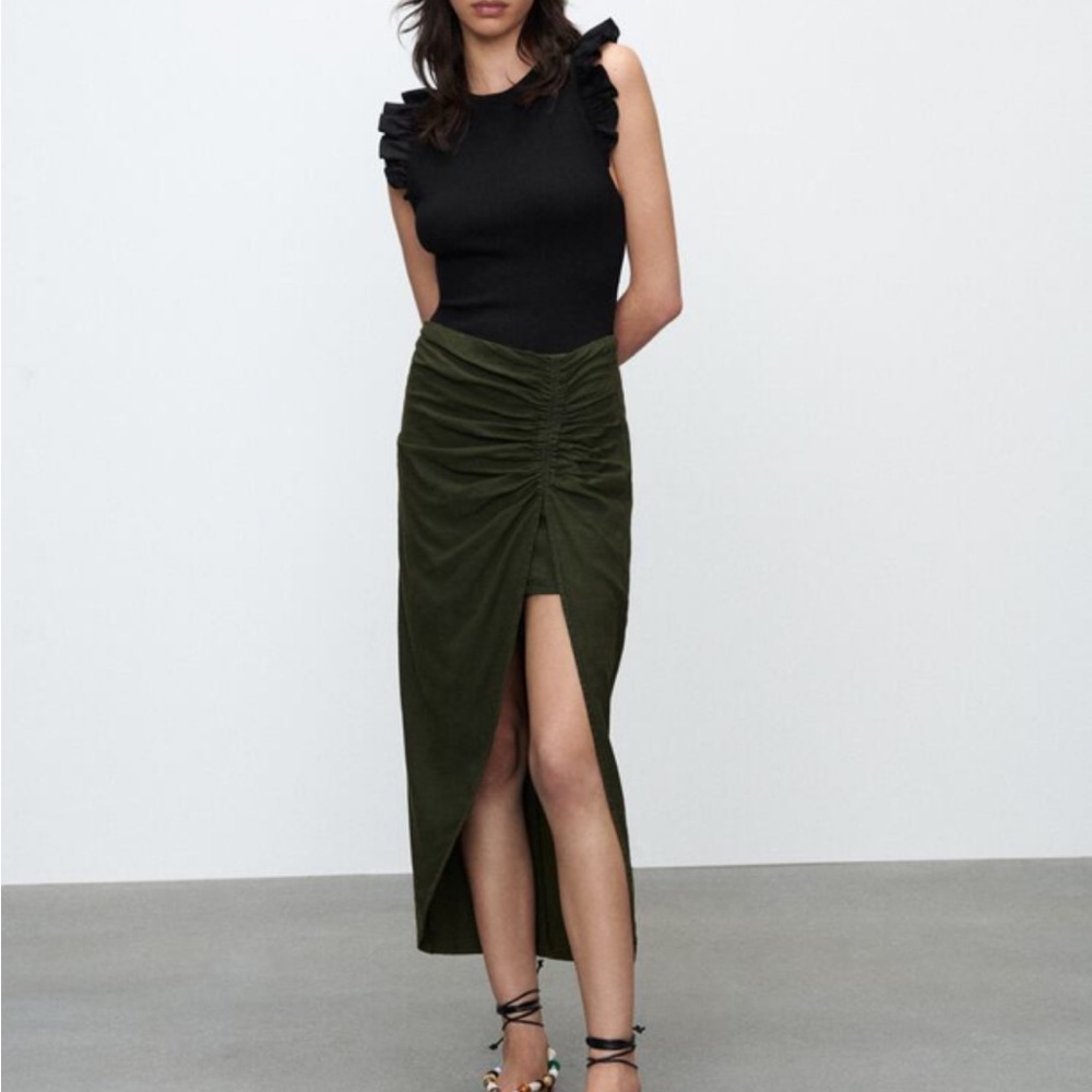 Zara- NEW WITH TAGS ruffled rubbed bodysuit. Size medium